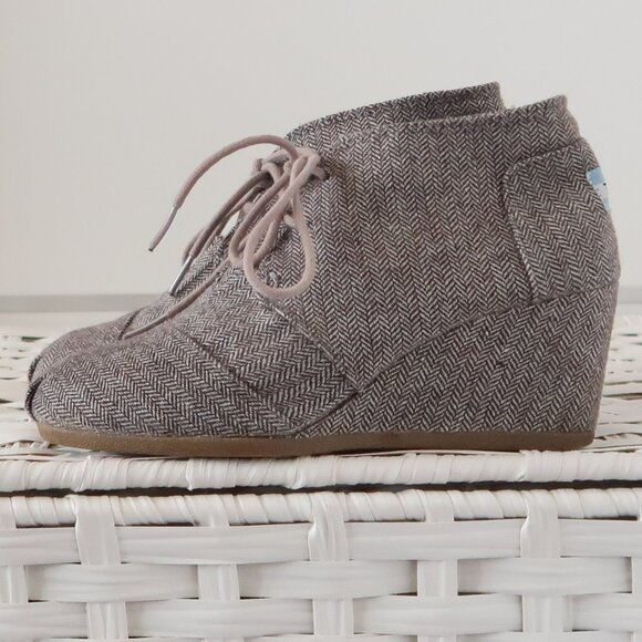 TOMS Taupe Herringbone Wedge Heel Ankle Boots Booties Casual Fall Lace-Up 7.5 - Picture 1 of 16
